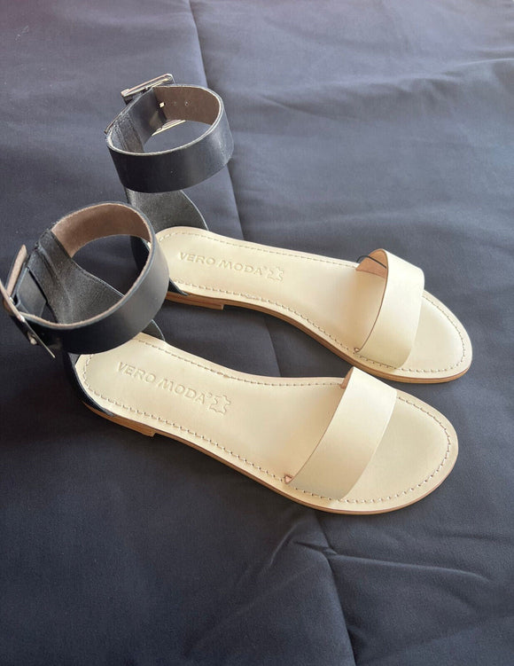 Vero Moda Damen Sandalen Beige/Schwarz US-Schuhgröße 6, 7, 9, 10