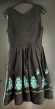 Damen Trachten Dirndl ärmellos schwarz, blaue Stickerei ca. Gr. 38 v. Steindl