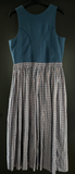 Damen Trachten Dirndl ärmellos Blau, Rot-Weiß gemustert ca. Gr. 38