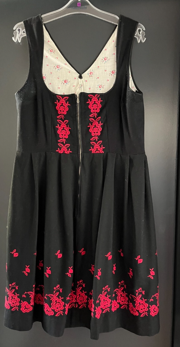 Damen Trachten Dirndl ärmellos schwarz, rote Stickerei ca. Gr. 42
