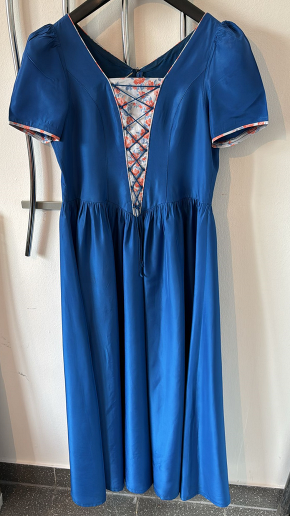 Damen Trachten Kleid Kurzarm blau m. Muster Handarbeit ca. Gr. 40/42