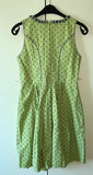 Damen Trachten Dirndl ärmellos Grün geblümt Gr. 42 v. Distler