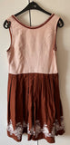 Damen Trachten Dirndl ärmellos Rosa/Braun Stickerei Gr. 44