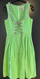 Damen Trachten Dirndl ärmellos Grün, Weiß-Lila gemustert Gr. 36 v. Fuchs