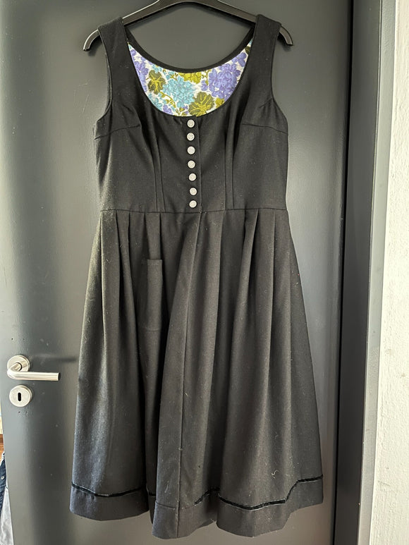 Damen Trachten Dirndl ärmellos schwarz ca. Gr. 44