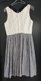 Damen Trachten Dirndl ärmellos weiß, blau gemustert ca. Gr. 40 v. Festa