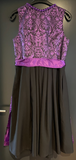 Damen Trachten Dirndl ärmellos Schwarz/Lila mit Schürze ca. Gr. 44 v. C&A