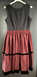 Damen Trachten Dirndl ärmellos Schwarz, Rot gemustert ca. Gr. 40