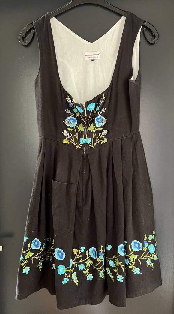 Damen Trachten Dirndl ärmellos schwarz mit Blumenstickerei ca. Gr. 38 v. Steindl