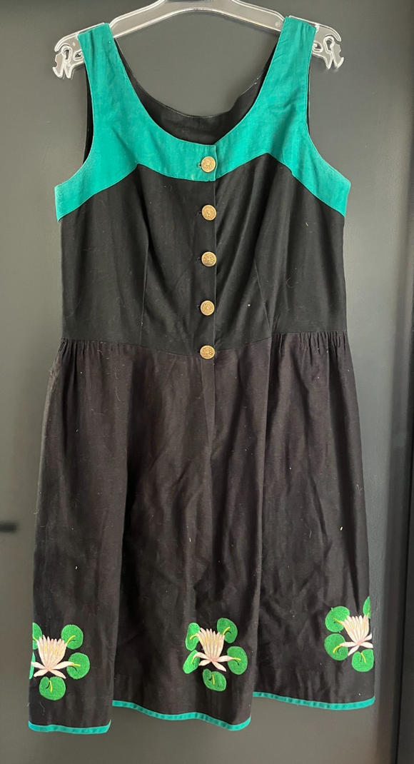 Damen Trachten Dirndl ärmellos Schwarz, grün mit Stickerei ca. Gr. 44