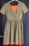 Damen Trachten Dirndl ärmellos grün orange gemustert ca. Gr. 38