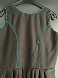 Damen Trachten Dirndl ärmellos schwarz, hellblau Gr. 40/42 v. Port Louis
