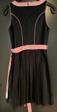 Damen Trachten Dirndl ärmellos Schwarz, rot-Weiß karierte Schürze Gr. 40 v. C&A