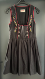 Damen Trachten Dirndl ärmellos schwarz mit Stickerei ca. Gr. 40 v. Stockerpoint