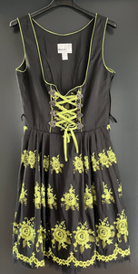 Damen Trachten Dirndl ärmellos Schwarz mit grüner Stickerei ca. Gr. 36 v. MarJo