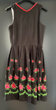Damen Trachten Dirndl ärmellos schwarz mit Blumenstickerei ca. Gr. 38 v. Steindl