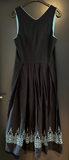 Damen Trachten Dirndl ärmellos Schwarz, hellblaue Stickerei Gr. 42