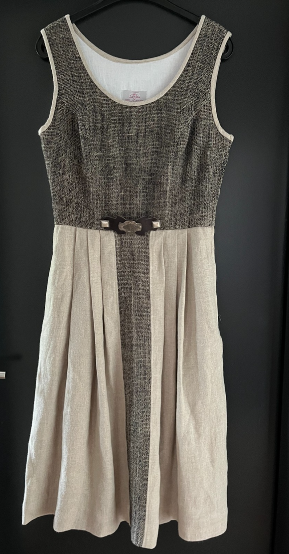 Damen Trachten Dirndl ärmellos Schwarz, Beige gemustert Gr. 38 v. Hasegg