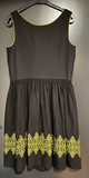 Damen Trachten Dirndl ärmellos Schwarz, grüne Stickerei Gr. 44 v. Tostmann
