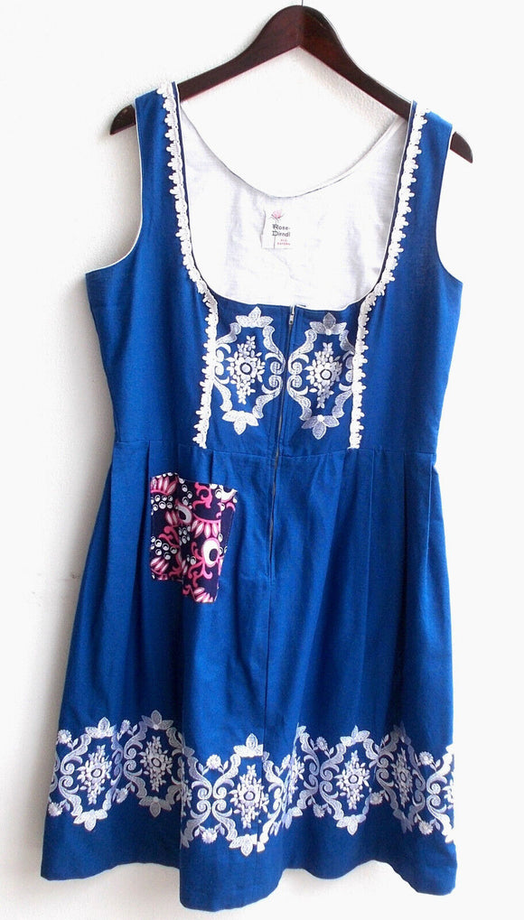 Damen Trachten Dirndl ärmellos blau m. Stickerei ca. Gr. 46 v. Rose Dirndl