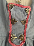 Damen Trachten Dirndl ärmellos hellblau, rosa Stickerei ca. Gr. 40 v. Steindl