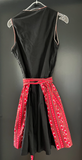 Damen Trachten Dirndl ärmellos Schwarz mit Schürze rot-grün gemustert ca. Gr. 34